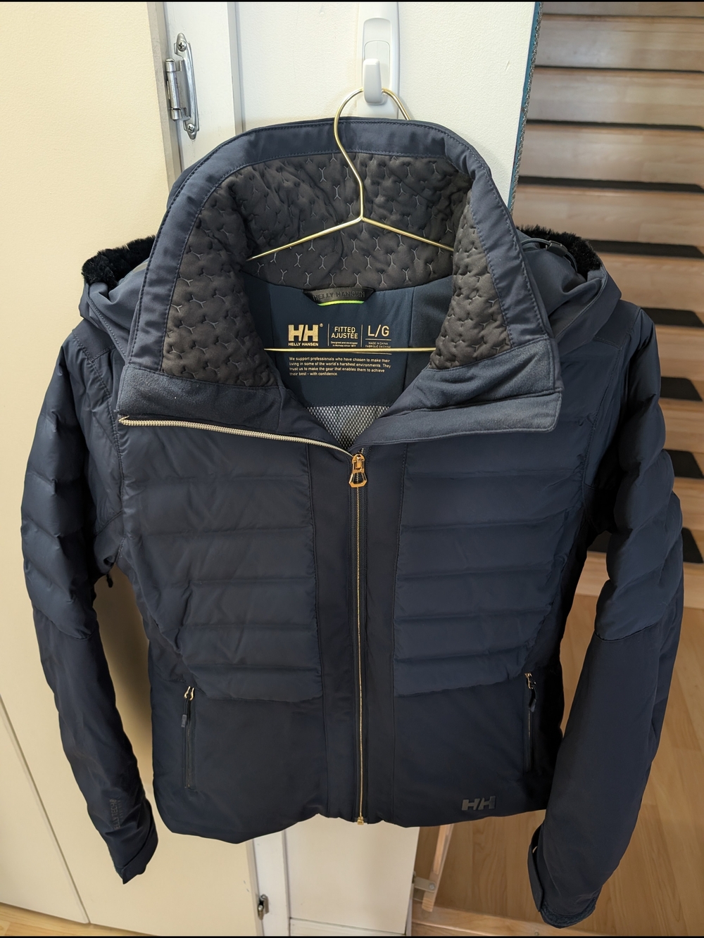 Women's Helly Hansen Ski Jacket - Size Lg